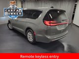 Used 2025 Chrysler Pacifica Select image 6