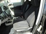 Used 2023 Chrysler Voyager LX image 4