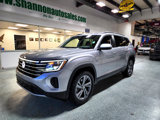 Used 2024 Volkswagen Atlas SE image 2