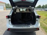 Used 2020 Toyota Highlander XLE image 3