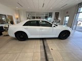 Used 2022 Chrysler 300 Touring L image 2