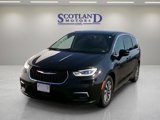 Used 2024 Chrysler Pacifica Select image 2