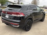 Used 2025 Volkswagen Atlas Cross Sport SE image 3