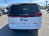 Used 2022 Chrysler Pacifica Limited w/ Uconnect Theater Family Group image 4