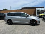 Used 2021 Chrysler Pacifica Touring-L w/ Uconnect Theater Family Group image 2