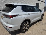 New 2025 Mitsubishi Outlander SE image 3