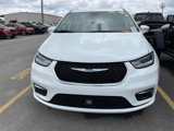 Used 2022 Chrysler Pacifica Touring-L w/ Uconnect Theater Family Group image 2