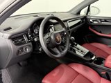 Certified 2025 Porsche Macan image 4