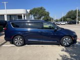 Used 2017 Chrysler Pacifica Platinum image 2