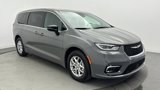 Used 2025 Chrysler Pacifica Select image 3