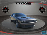 Used 2019 Dodge Challenger SXT image 2