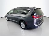 Used 2022 Chrysler Pacifica Touring-L image 5