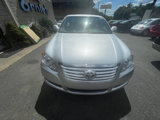 Used 2010 Toyota Avalon Limited image 2