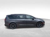 Used 2018 Chrysler Pacifica Touring-L w/ S Appearance Package image 4