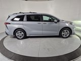 Certified 2022 Toyota Sienna XLE Woodland Edition image 3