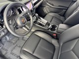 Certified 2024 Porsche Macan image 4