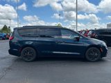 New 2025 Chrysler Pacifica Select image 2