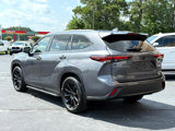 Used 2024 Toyota Highlander XLE image 3