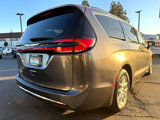 Used 2022 Chrysler Pacifica Touring-L image 6