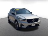 Used 2024 Volvo XC40 B5 Core image 3