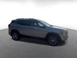 Used 2024 GMC Terrain SLT image 2