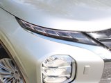 New 2025 Mitsubishi Outlander ES image 2