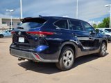 Used 2023 Toyota Highlander LE image 5