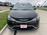 Used 2018 Chrysler Pacifica Touring-L Plus image 2