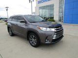 Used 2017 Toyota Highlander XLE image 3