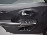 Used 2020 Jeep Cherokee Latitude Plus image 3
