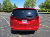 Used 2025 Chrysler Pacifica Limited image 5