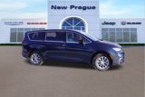 New 2025 Chrysler Pacifica Select image 2