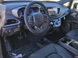 New 2025 Chrysler Pacifica Select image 2