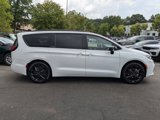 New 2024 Chrysler Pacifica Limited w/ Uconnect Theater Family Group image 5