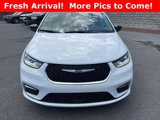 Used 2024 Chrysler Pacifica Touring-L image 5