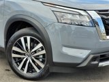 New 2025 Nissan Pathfinder Platinum image 2