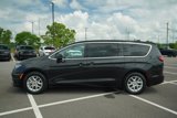 Used 2023 Chrysler Pacifica Touring-L image 2