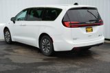 Used 2023 Chrysler Pacifica Touring-L image 4