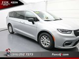 New 2026 Chrysler Pacifica Select image 2