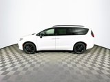New 2025 Chrysler Pacifica Limited image 5