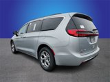 New 2023 Chrysler Pacifica Limited w/ Uconnect Theater Family Group image 4