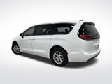 New 2025 Chrysler Pacifica Select image 3