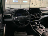 Used 2023 Toyota Highlander XLE image 4