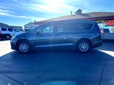 Used 2022 Chrysler Pacifica Touring image 2