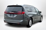 Used 2022 Chrysler Pacifica Touring-L image 5