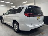Used 2022 Chrysler Pacifica Touring-L image 4