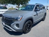 New 2025 Volkswagen Atlas Peak Edition SE image 3