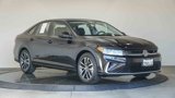 Used 2025 Volkswagen Jetta SE image 6