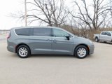 New 2025 Chrysler Pacifica Select image 2