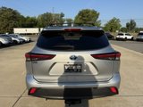 Used 2023 Toyota Highlander XLE image 4
